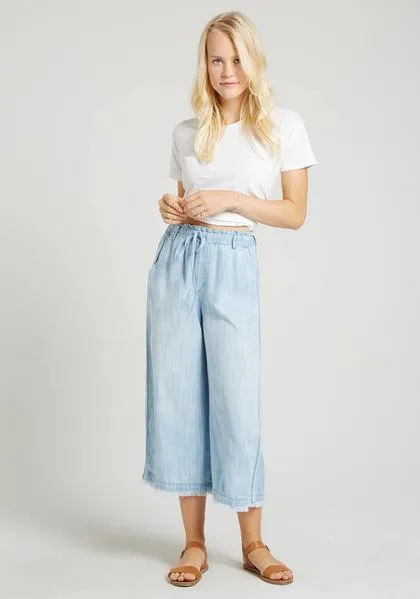 BELLA DAHL - Side Stripe Trim Crop Wide Leg Pant in Del Sol Wash