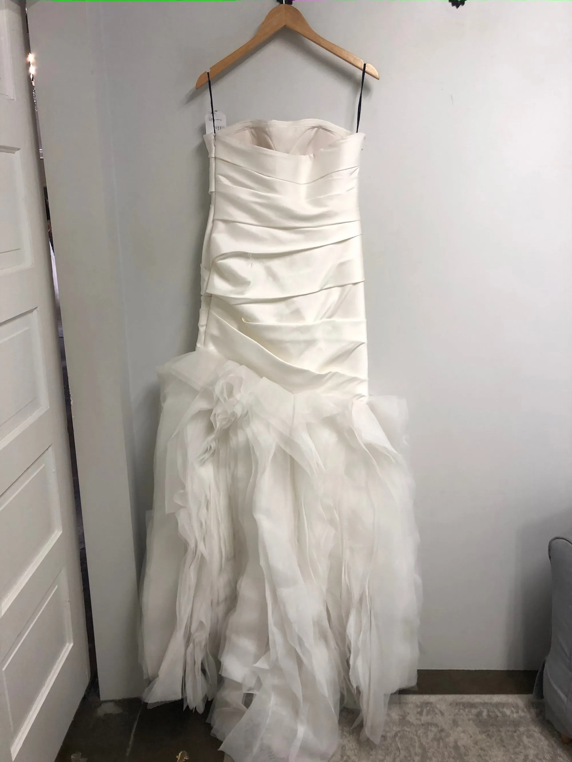 Vera Wang | Gizele Sample Wedding Gown