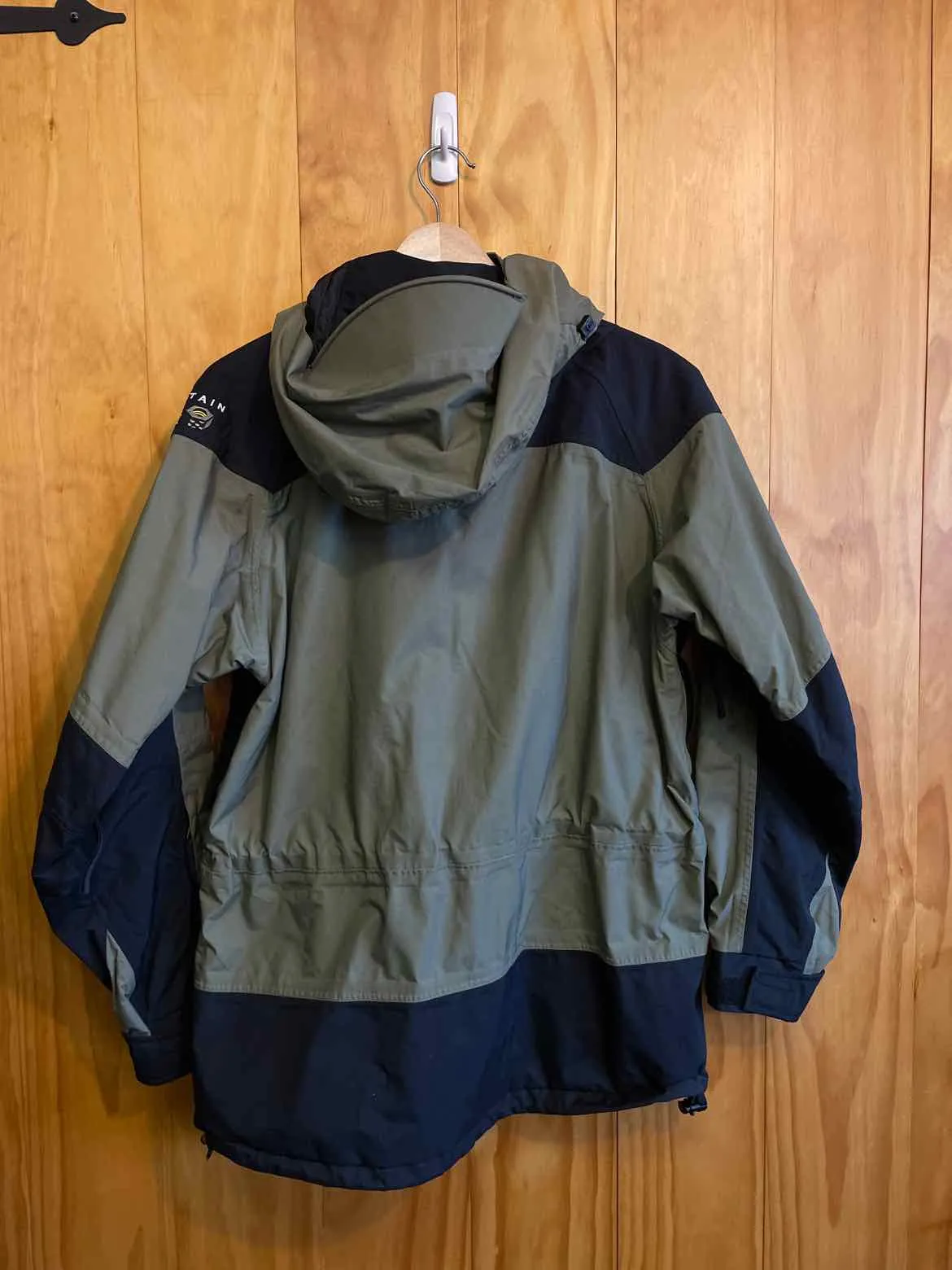 Women Size 8 Mountain Hardwear Green Women's Winter Jacket